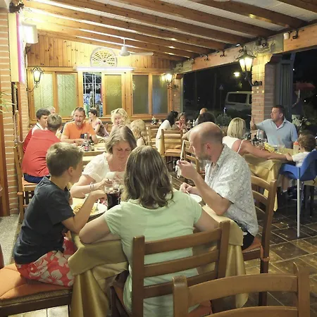 Alla Pergola 3*